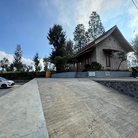Bromo Edelweis Guest House Probolinggo Buitenkant foto