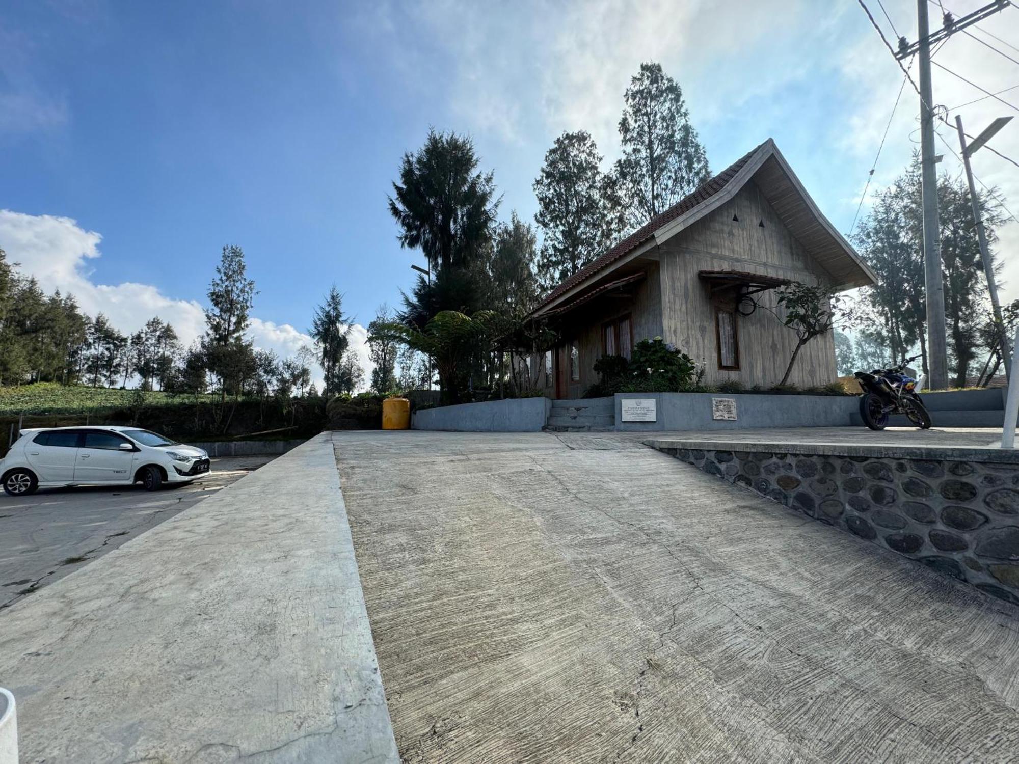 Bromo Edelweis Guest House Probolinggo Buitenkant foto