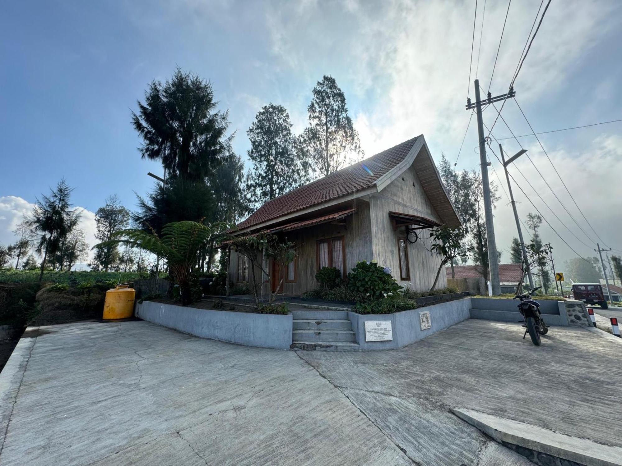 Bromo Edelweis Guest House Probolinggo Buitenkant foto